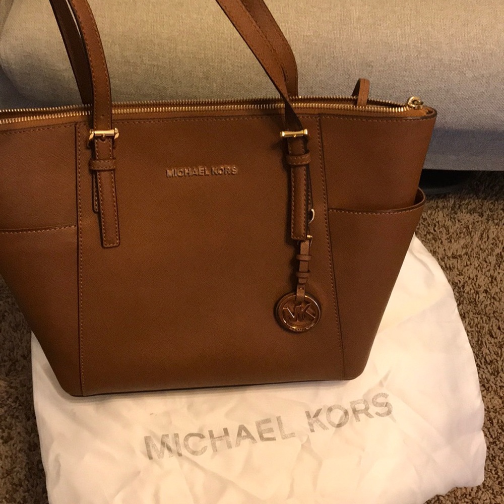 Michael kors authentic purse. Dust bag included